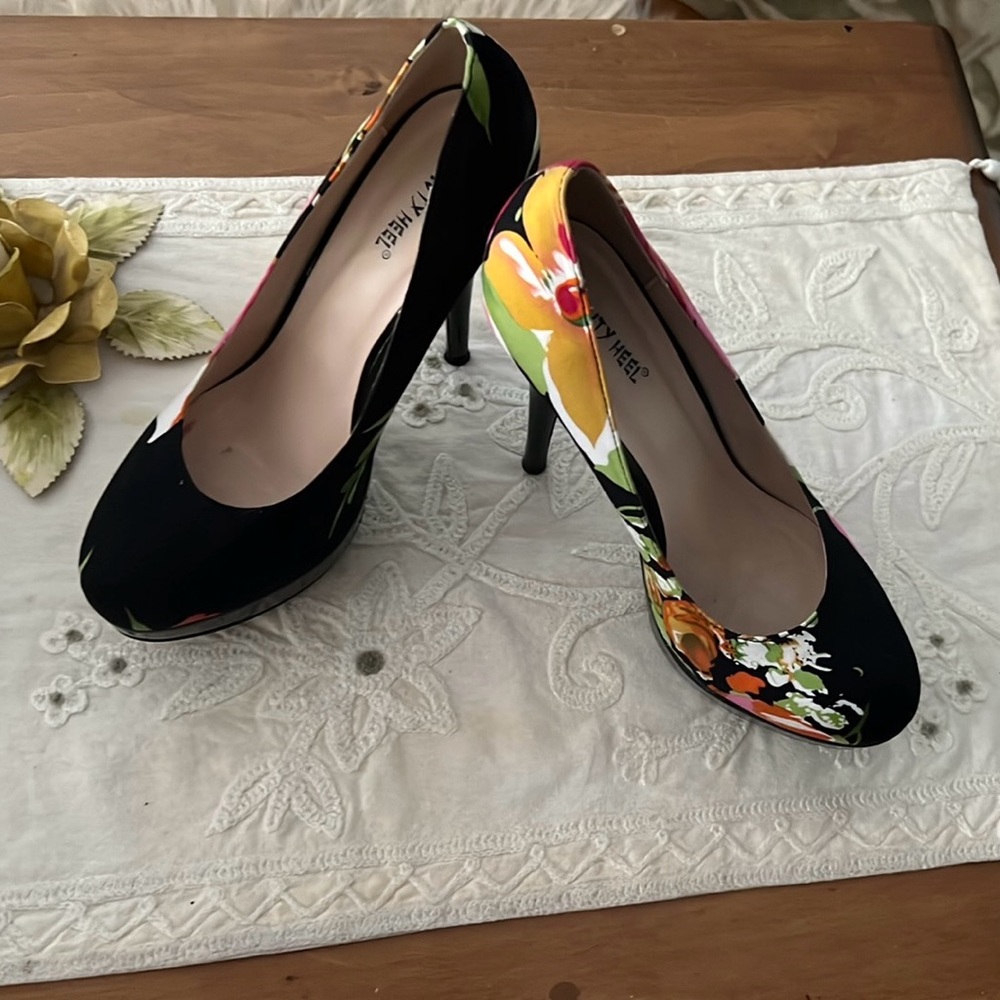 Vince Camuto Black Heels Elegant Design Beauty Heel